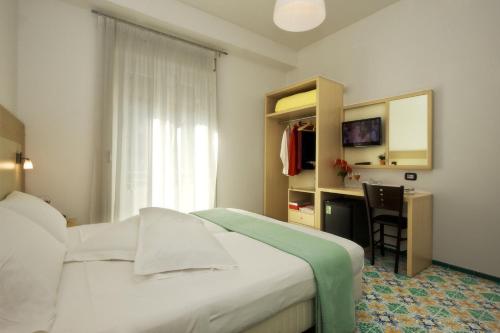 Cama ou camas em um quarto em Hotel Torre Di Milo