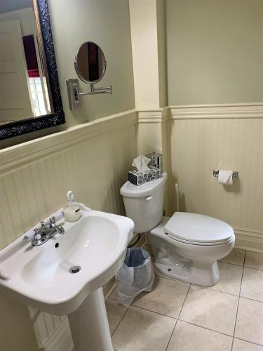 Un baño de The Red Coat