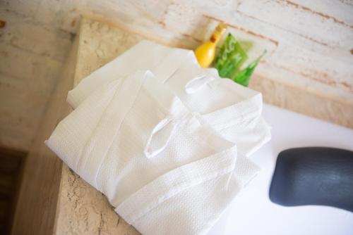 a pile of paper towels sitting on top of a sink at Pousada Alpes da Mantiqueira in Monte Verde