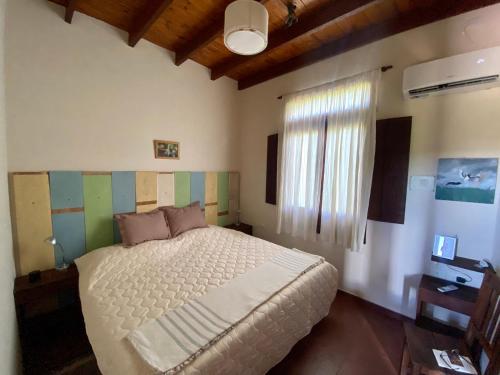 a bedroom with a bed and a window in it at IBL Guest House in Loreto