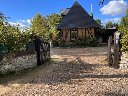 Photo de la galerie de l'établissement Jolie maison normande au calme, à Foulbec