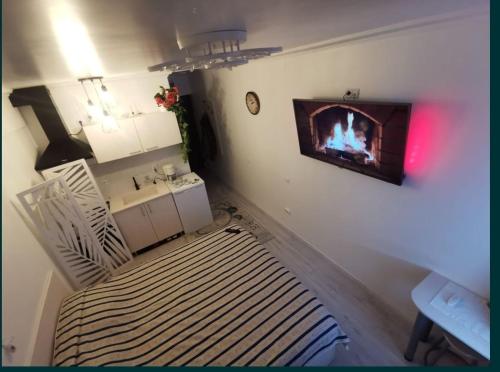 Μια τηλεόραση ή/και κέντρο ψυχαγωγίας στο 1 Small Studio, self check in
