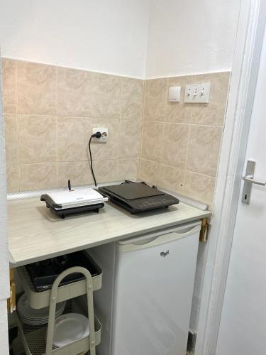 a desk with a laptop on it in a room at Panorama Royal Vračar in Vračar (historical)