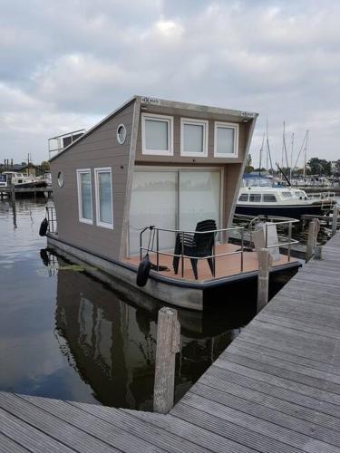 Gallery image of Tiny LakeHouse in Zeewolde