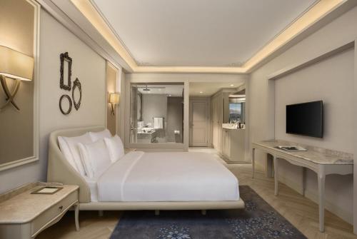 TV a/nebo společenská místnost v ubytování Lazzoni Hotel
