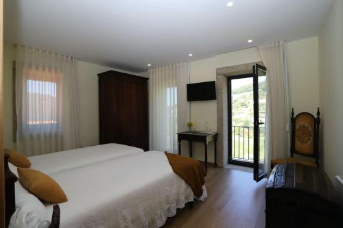 Postel nebo postele na pokoji v ubytování New Honey House, Serra do Marão Ansiães-Amarante
