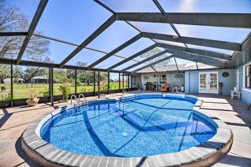 Bazén v ubytování Lanai, Pool and Gas Grill Sebring Retreat! nebo v jeho okolí