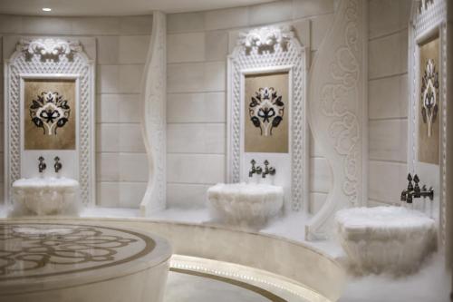 Koupelna v ubytování Lazzoni Hotel