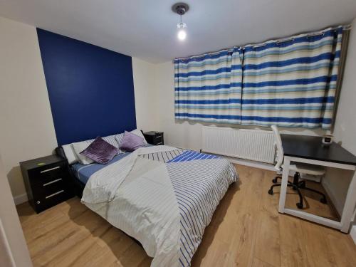 a bedroom with a bed and a desk and a table at SnoozeDen Chalvey - Free Parking, Near M4 J6 in Slough