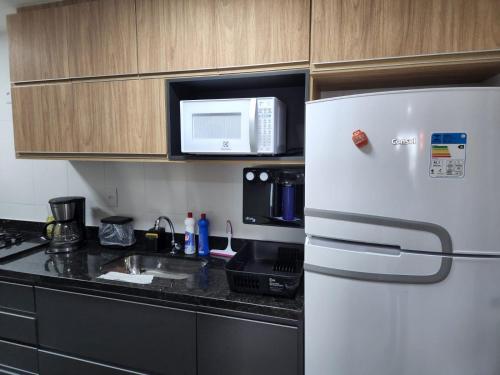 Η κουζίνα ή μικρή κουζίνα στο Apartamento com Garagem Cabo Frio