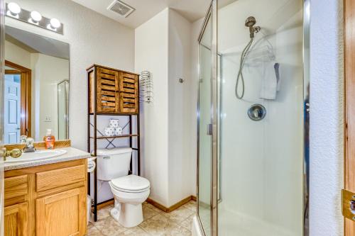 a bathroom with a toilet and a shower at Golden Pheasant Nook in Redmond