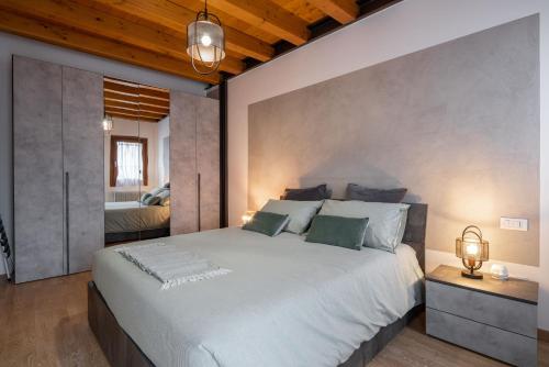 Katil atau katil-katil dalam bilik di [Venezia-Suite Hemingway]a pochi passi Outlet