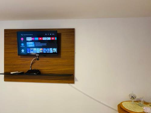 Televisyen dan/atau pusat hiburan di Suítes Natal Plaza 4 Estrelas - Vista Mar - Ponta Negra