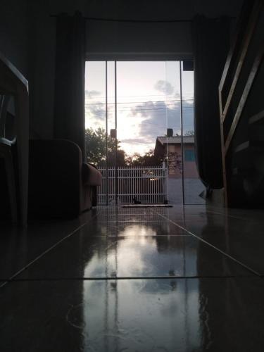 an empty living room with a view of a window at Loft/APTO em Praia da Pinheira in Pinheira
