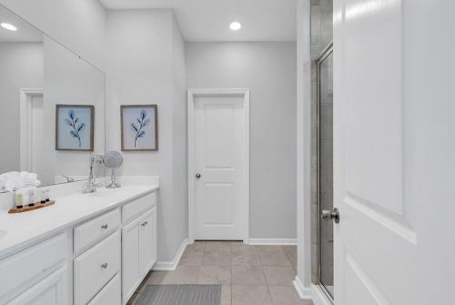 Centrally Located Myrtle Beach House Near Sports Center, Broadway at the Beach, Shopping, Beach, and Golf photo 7