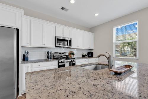 Centrally Located Myrtle Beach House Near Sports Center, Broadway at the Beach, Shopping, Beach, and Golf photo 14