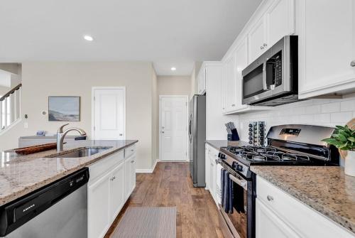 Centrally Located Myrtle Beach House Near Sports Center, Broadway at the Beach, Shopping, Beach, and Golf photo 23