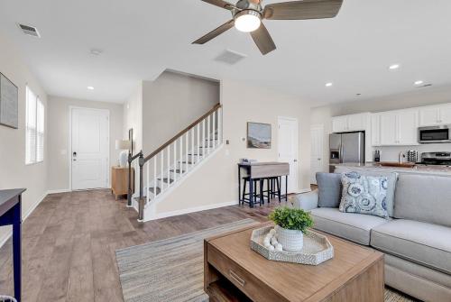 Centrally Located Myrtle Beach House Near Sports Center, Broadway at the Beach, Shopping, Beach, and Golf photo 5