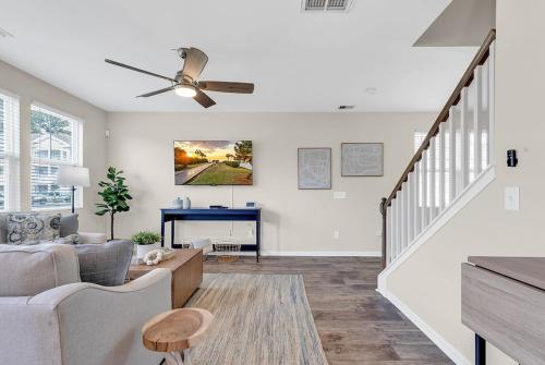 Centrally Located Myrtle Beach House Near Sports Center, Broadway at the Beach, Shopping, Beach, and Golf photo 33
