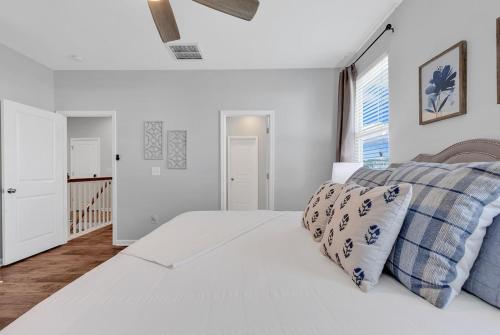 Centrally Located Myrtle Beach House Near Sports Center, Broadway at the Beach, Shopping, Beach, and Golf photo 37