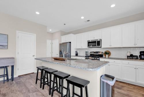Centrally Located Myrtle Beach House Near Sports Center, Broadway at the Beach, Shopping, Beach, and Golf photo 45