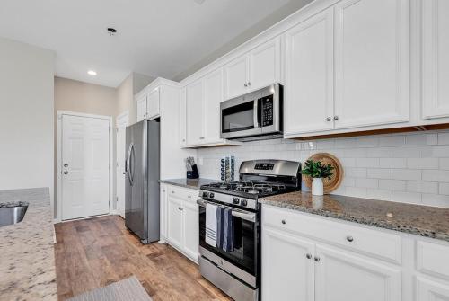 Centrally Located Myrtle Beach House Near Sports Center, Broadway at the Beach, Shopping, Beach, and Golf photo 12