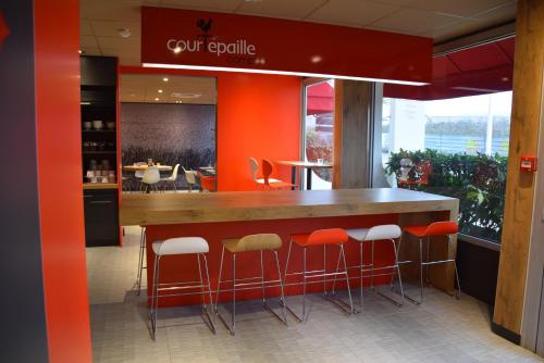 Η κουζίνα ή μικρή κουζίνα στο ibis Saint-Denis Stade Ouest