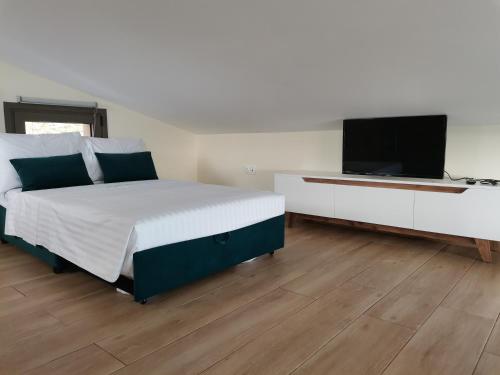 Ένα ή περισσότερα κρεβάτια σε δωμάτιο στο Olive and Aloe Villas