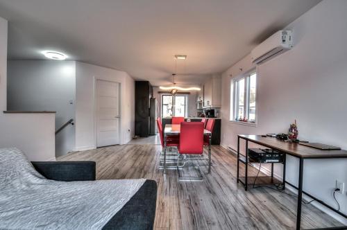 Charming 3 Bed Home With Quick Access – Photos 3