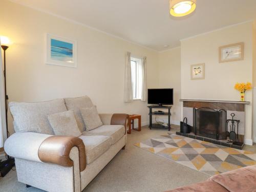 5 Carlyon Road – Photos 4