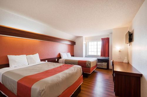 Postel nebo postele na pokoji v ubytování Motel 6-Olathe, KS
