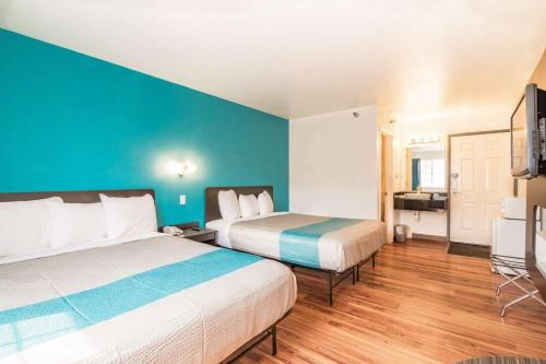 Katil atau katil-katil dalam bilik di Motel 6-Rigby, ID