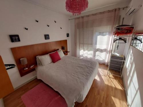 Postel nebo postele na pokoji v ubytování Downtown Sunny Apartment