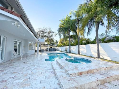 a swimming pool in the backyard of a house at Spacious and Luxurious 4bd 3br House Pool Tub BBQ Private in Miami