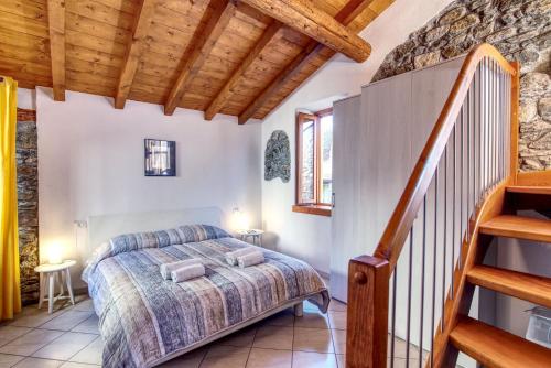 Stylish Stone House With Lake View – Photos 2