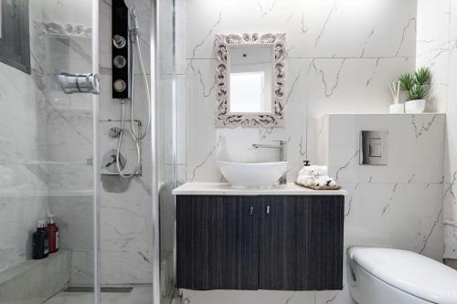 a bathroom with a sink and a toilet and a mirror at Lovely 2 bedroom unit, Shivtey Israel, Jerusalem in Jerusalem