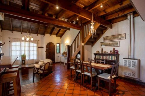 a large dining room with a table and chairs at Chalet en Barrio Parque in Mar del Plata