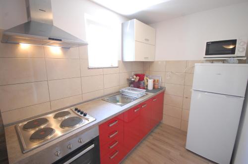 Apartments with a parking space , Krk - 20629