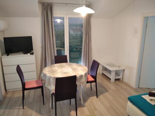 Apartments with parking space Kastel Stafilic, Kastela - 20694