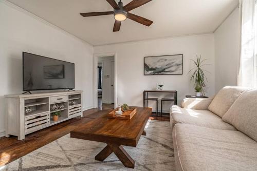 3 BR Fully Fenced Park Hill Home