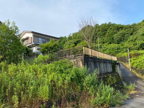 een huis aan de kant van een weg bij Hotel Ryokan Togenkyo - Vacation STAY 97146v in Ise