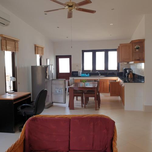 Η κουζίνα ή μικρή κουζίνα στο Jungle Village Bungalow