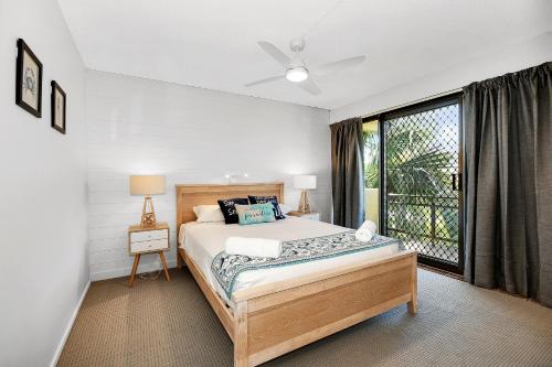 a bedroom with a bed and a window at Lahaina Apartments in Mooloolaba