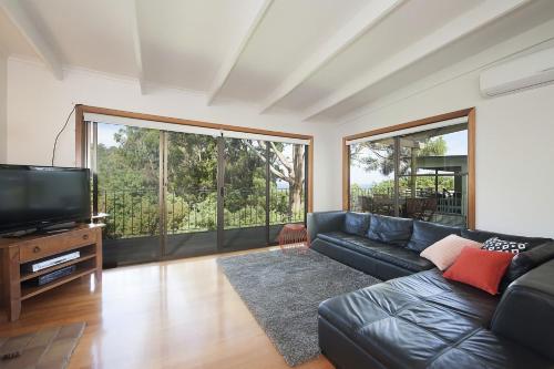  At Riverside -  Room  picture :   Shower    Bath    TV                           