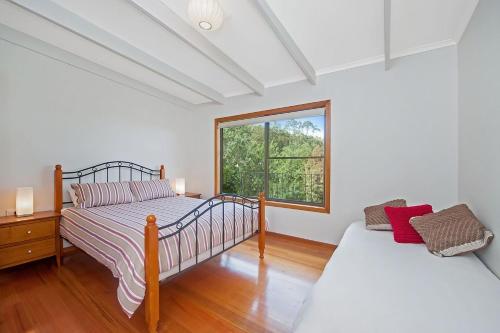  At Riverside -  Room  picture :   Shower    Bath    TV                           