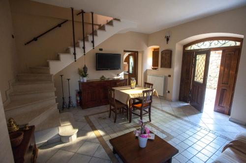 a living room with a table and a staircase at B&B Le Viole in Arce