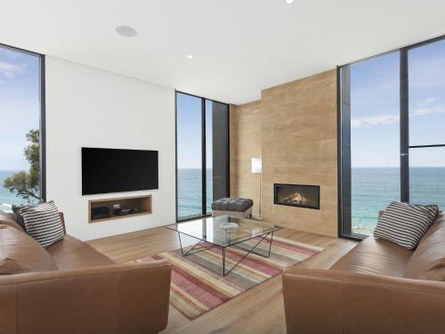  Iluka Blue -  Room  picture :   Shower    Bath    TV                           