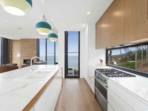  Iluka Blue -  Room  picture :   Shower    Bath    TV                           