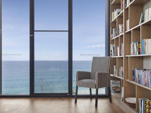  Iluka Blue -  Room  picture :   Shower    Bath    TV                           