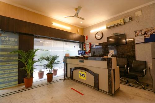 Лобби или стойка регистрации в FabHotel GD Sunrise Inn Amritsar